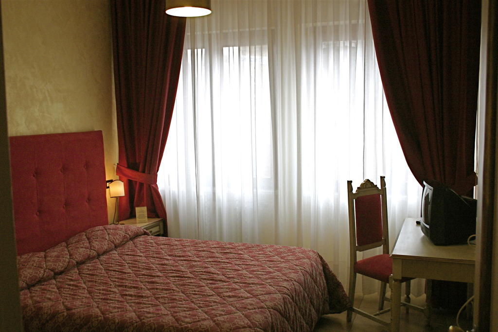Hotel Fiordigigli L'Aquila Exterior photo